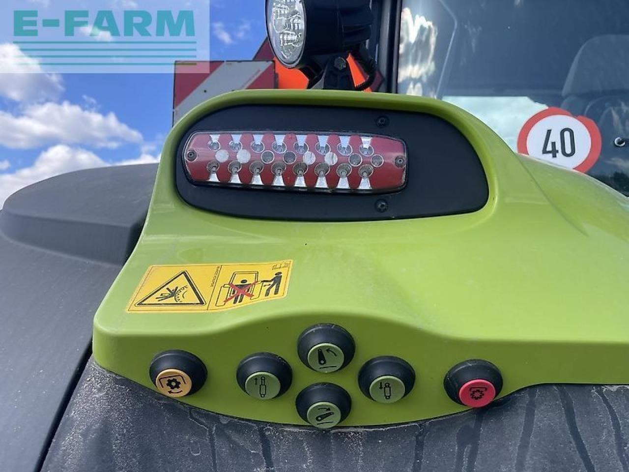 Farm tractor CLAAS axion 870