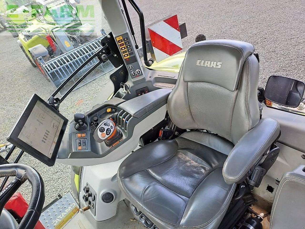 Farm tractor CLAAS axion 870 c-matic