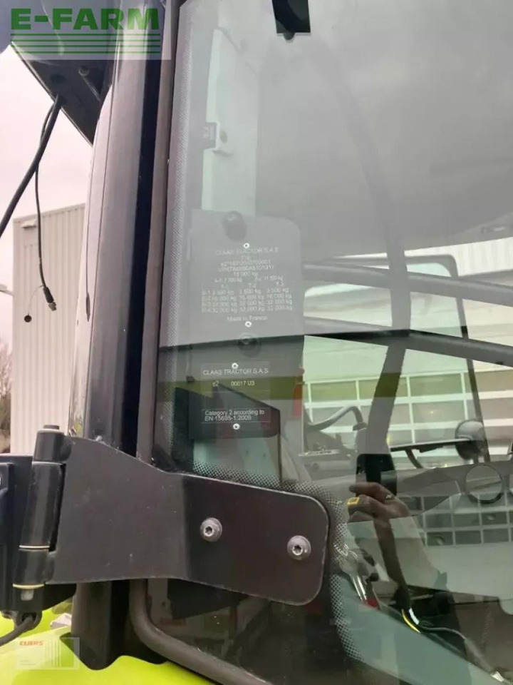 Farm tractor CLAAS axion 870 cmatic