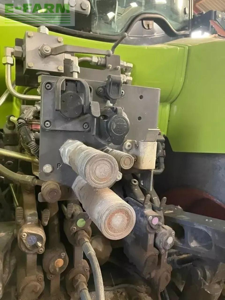 Farm tractor CLAAS axion 870 cmatic