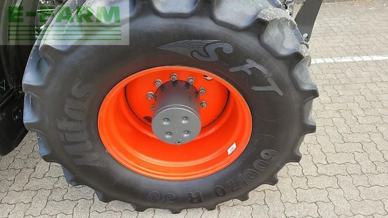 Farm tractor CLAAS axion 870 cmatic