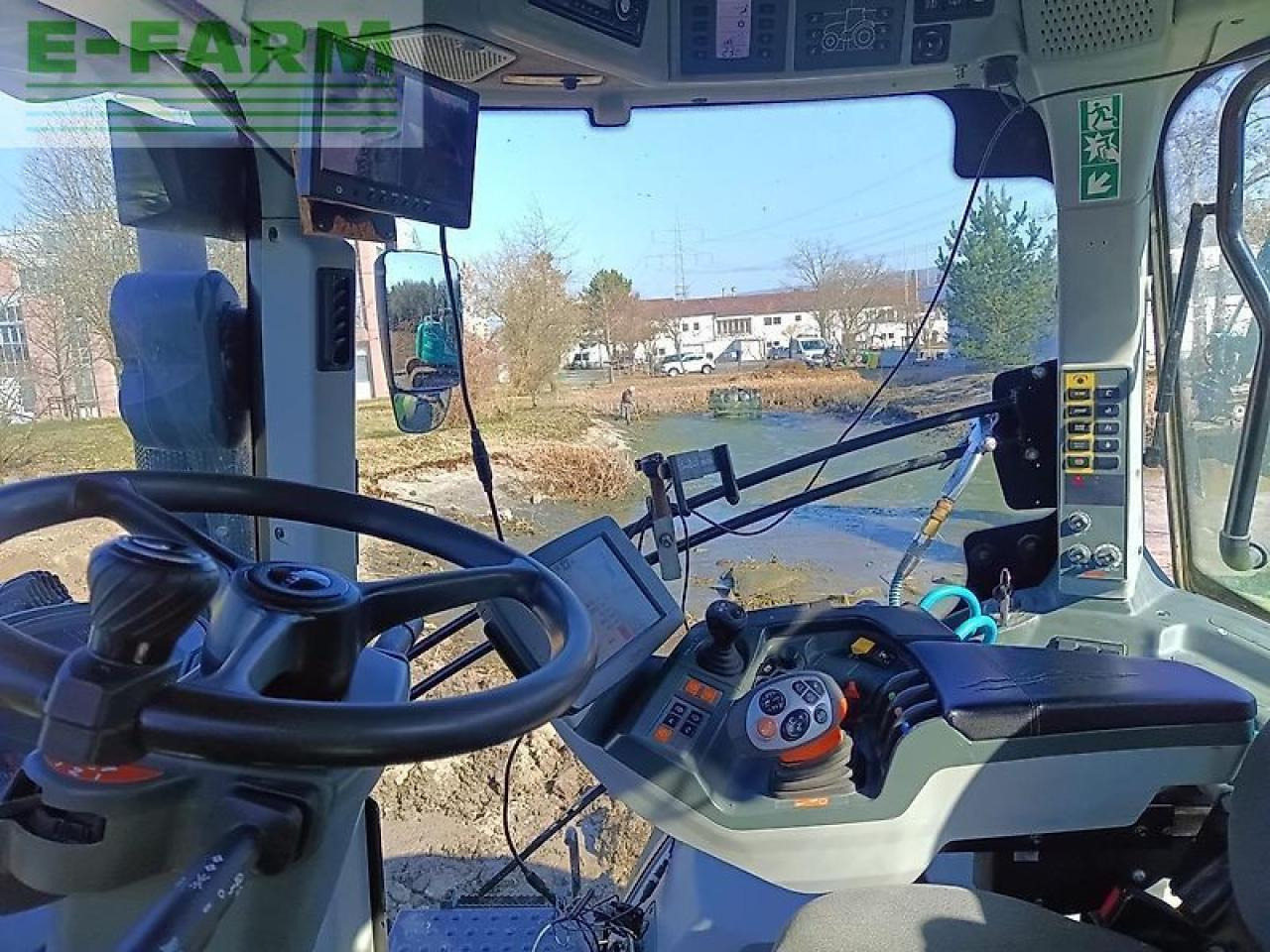 Farm tractor CLAAS axion 870 cmatic CMATIC