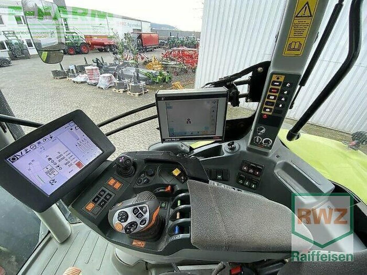Farm tractor CLAAS axion 870 cmatic CMATIC
