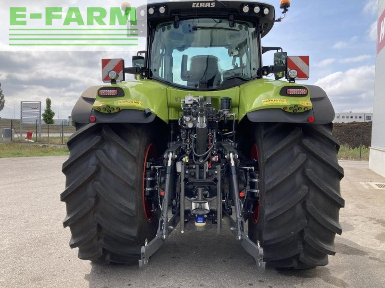 Farm tractor CLAAS axion 870 cmatic cebis