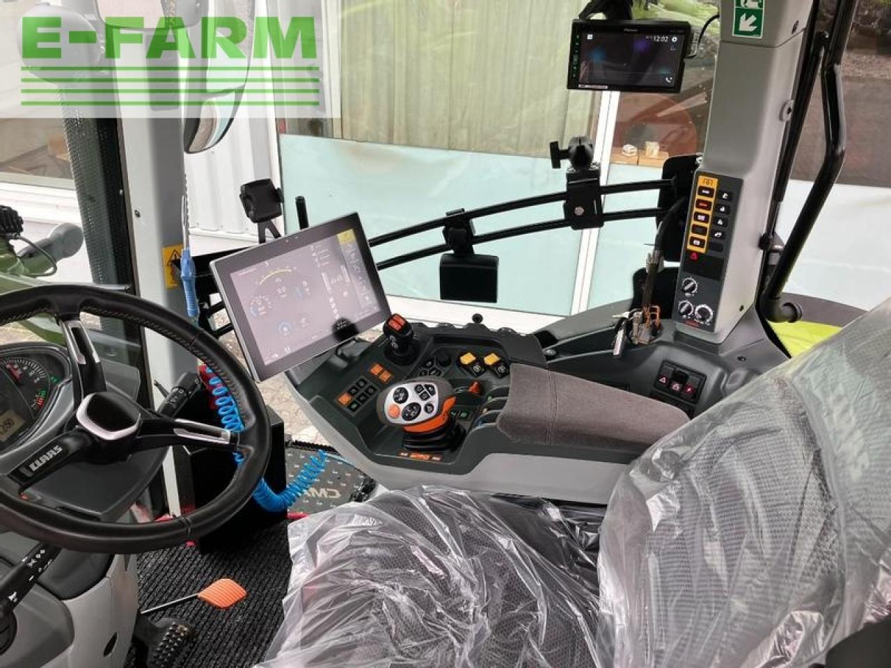 Farm tractor CLAAS axion 870 cmatic rtk