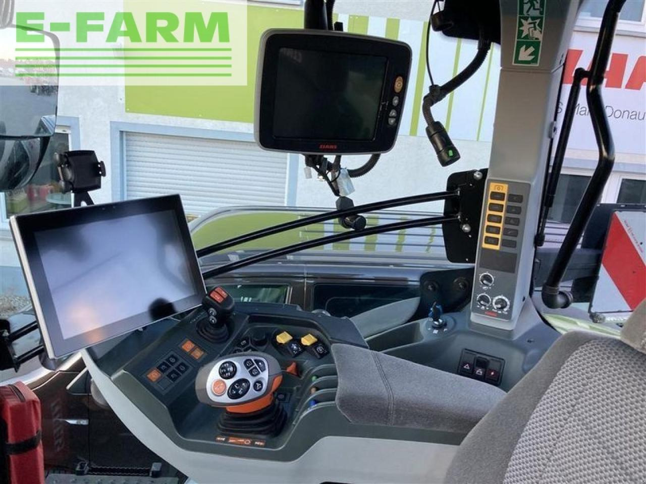 Farm tractor CLAAS axion 870 cmatic-stage v cebis