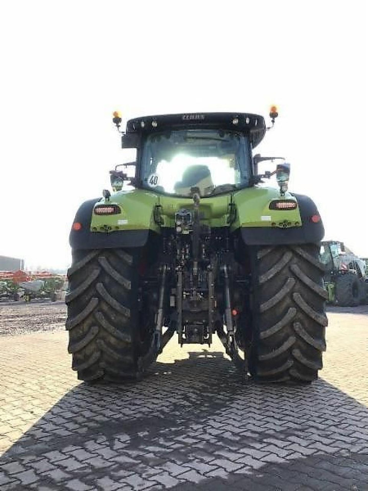 Farm tractor CLAAS axion 920