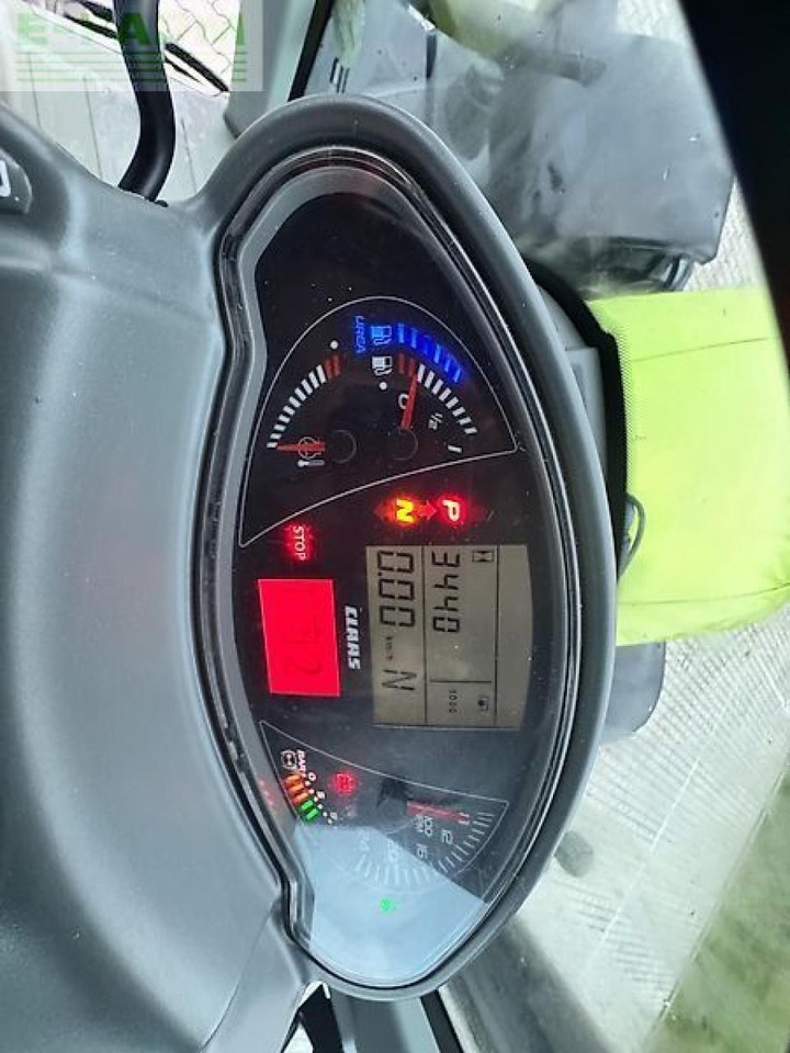 Farm tractor CLAAS axion 920