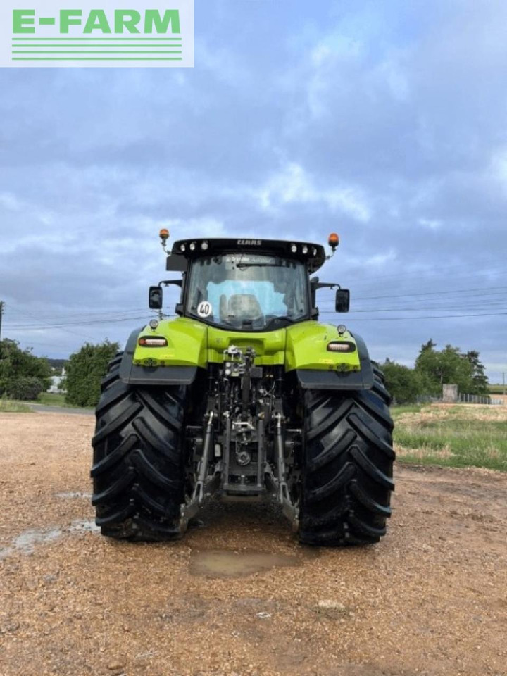 Farm tractor CLAAS axion 920
