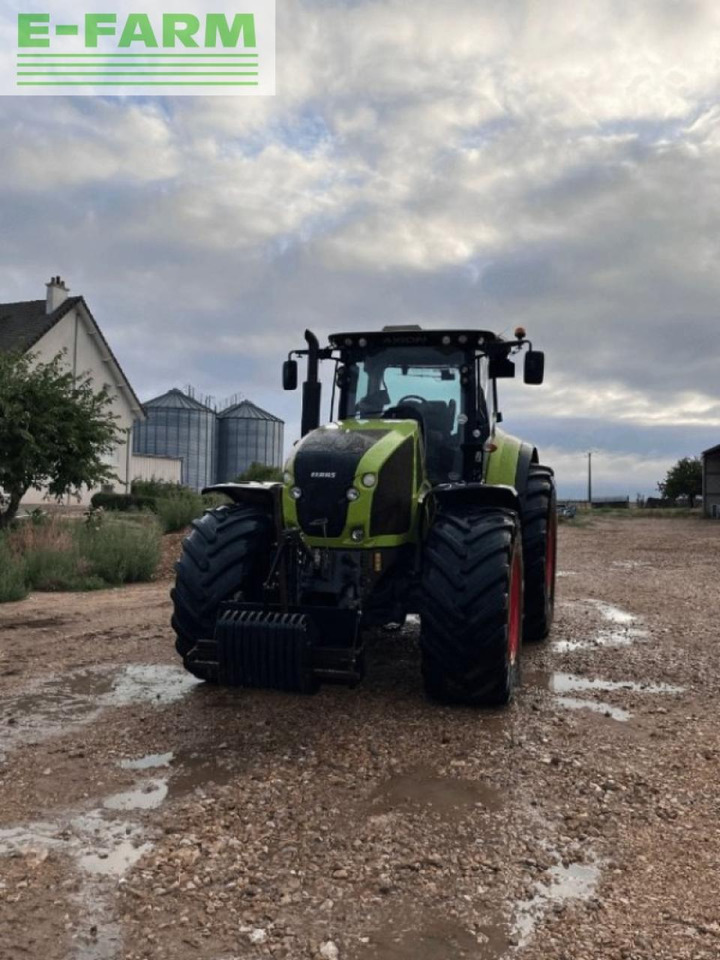 Farm tractor CLAAS axion 920