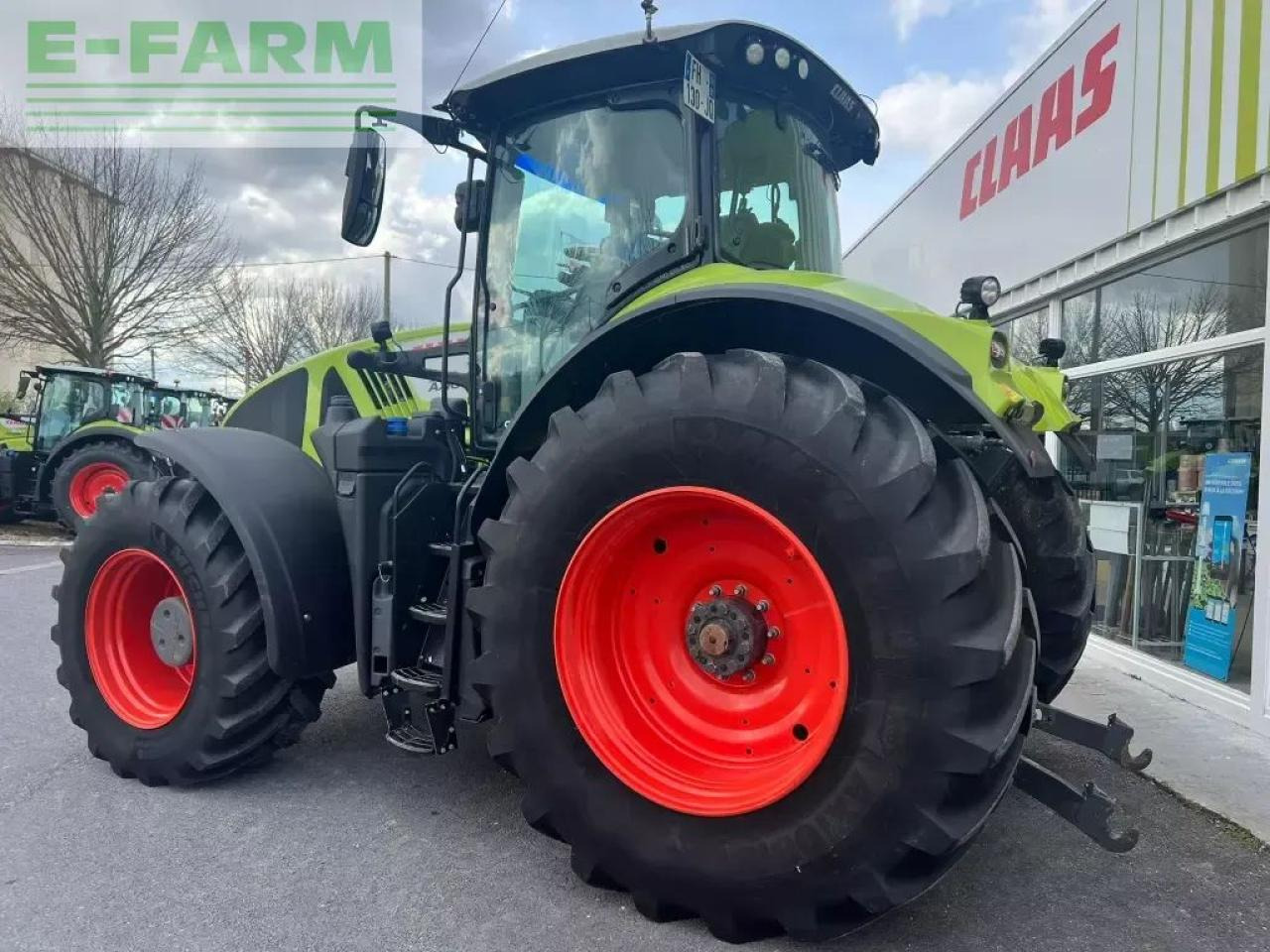 Farm tractor CLAAS axion 920 cebis