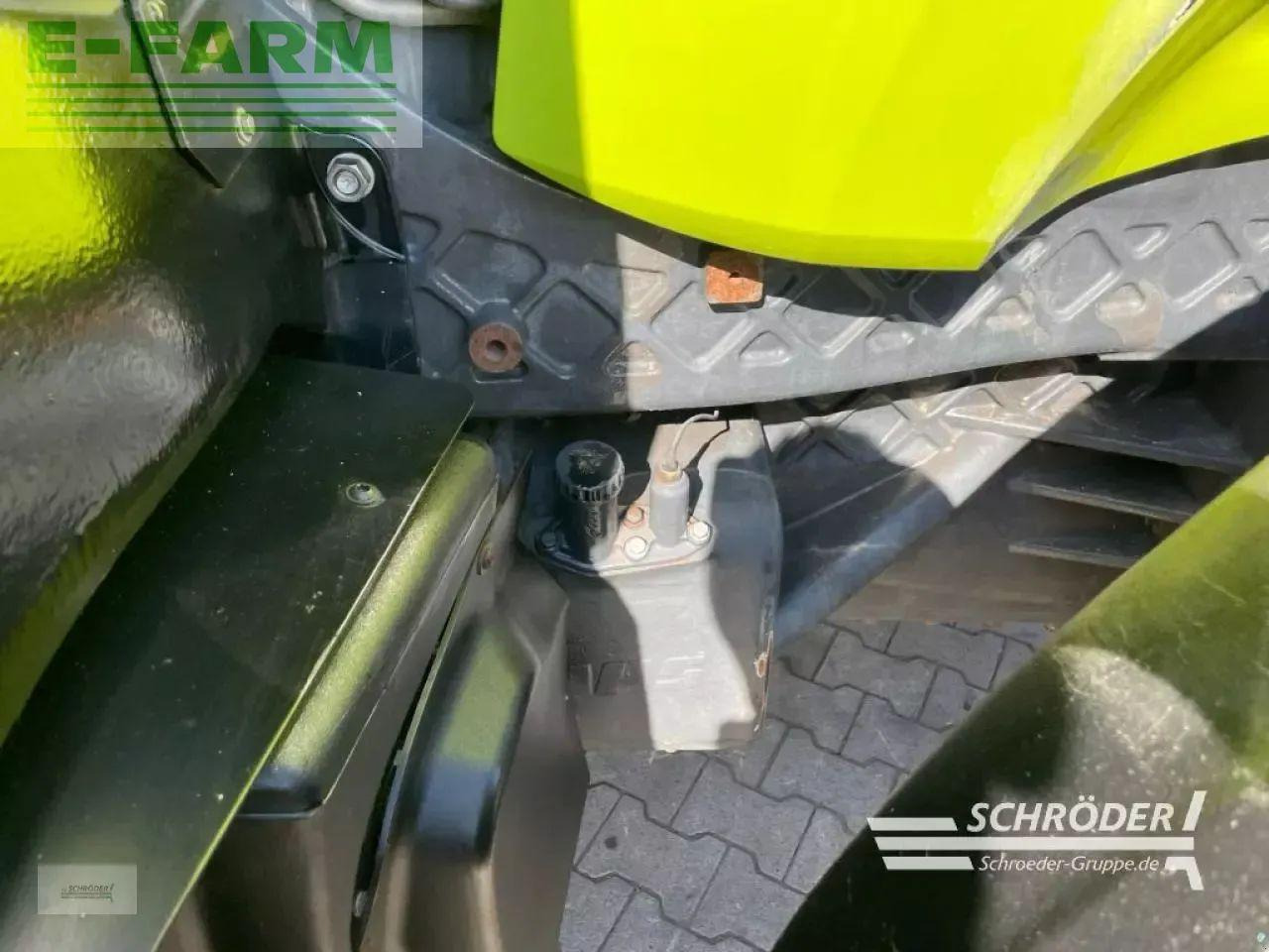 Farm tractor CLAAS axion 920 cmatic