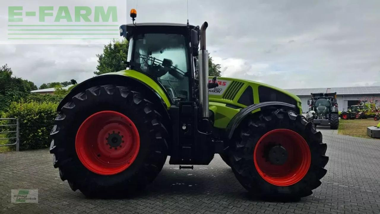 Farm tractor CLAAS axion 920 cmatic