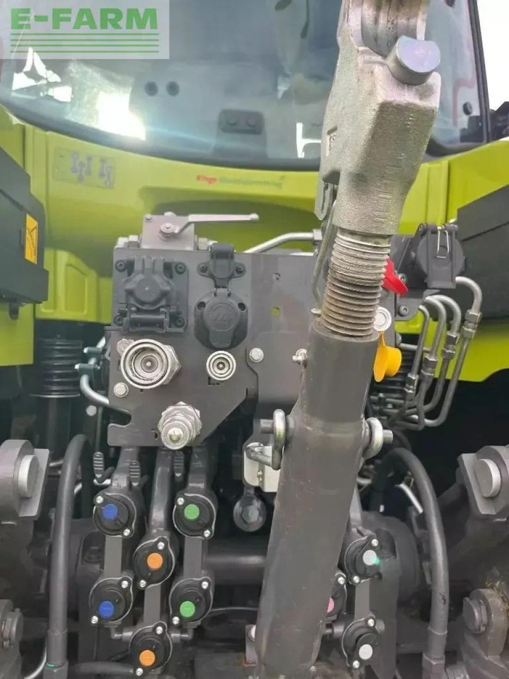Farm tractor CLAAS axion 930