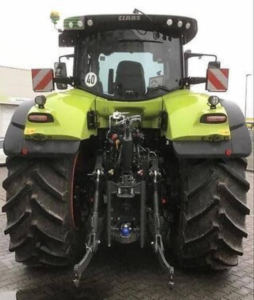 Farm tractor CLAAS axion 930