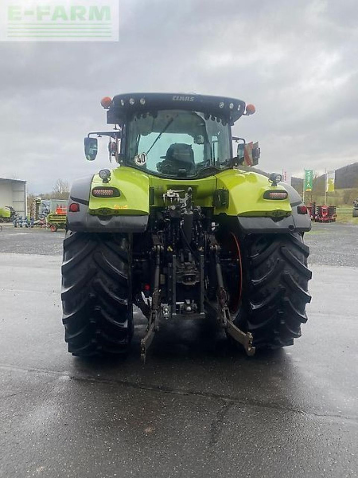 Farm tractor CLAAS axion 930