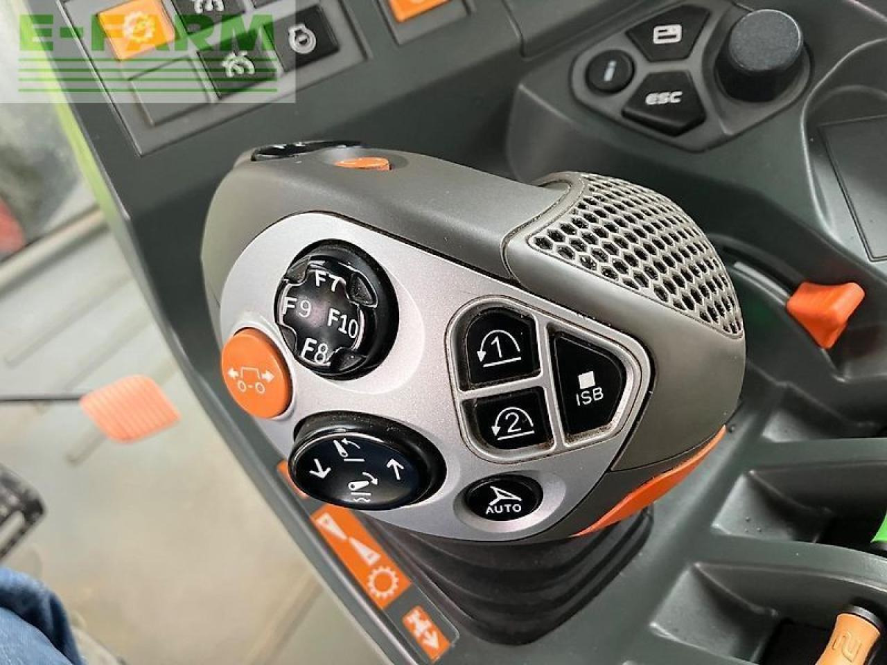 Farm tractor CLAAS axion 930