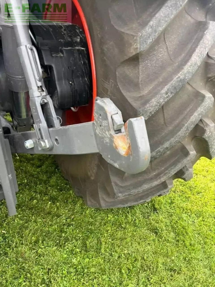 Farm tractor CLAAS axion 930