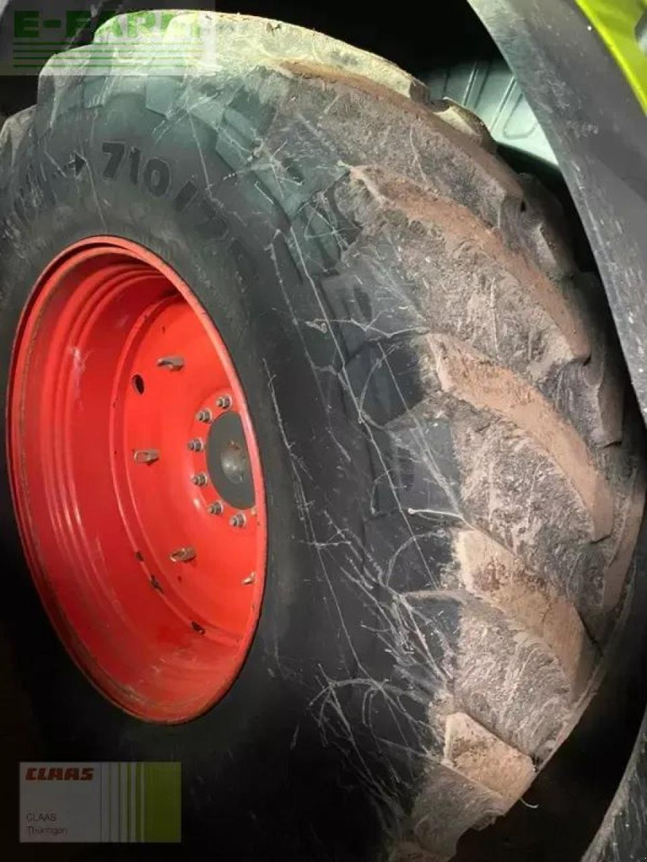 Farm tractor CLAAS axion 930