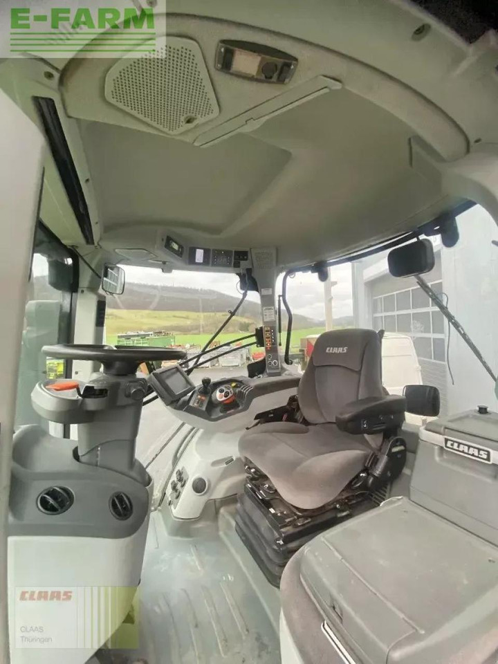 Farm tractor CLAAS axion 930