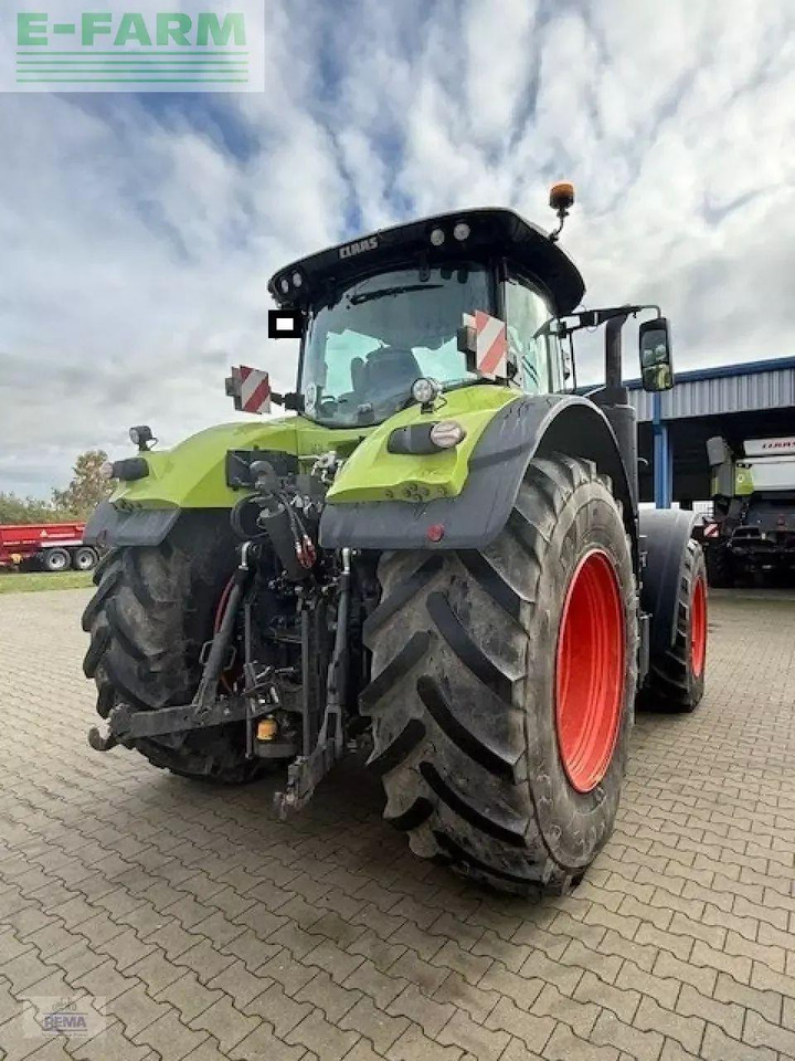 Farm tractor CLAAS axion 930