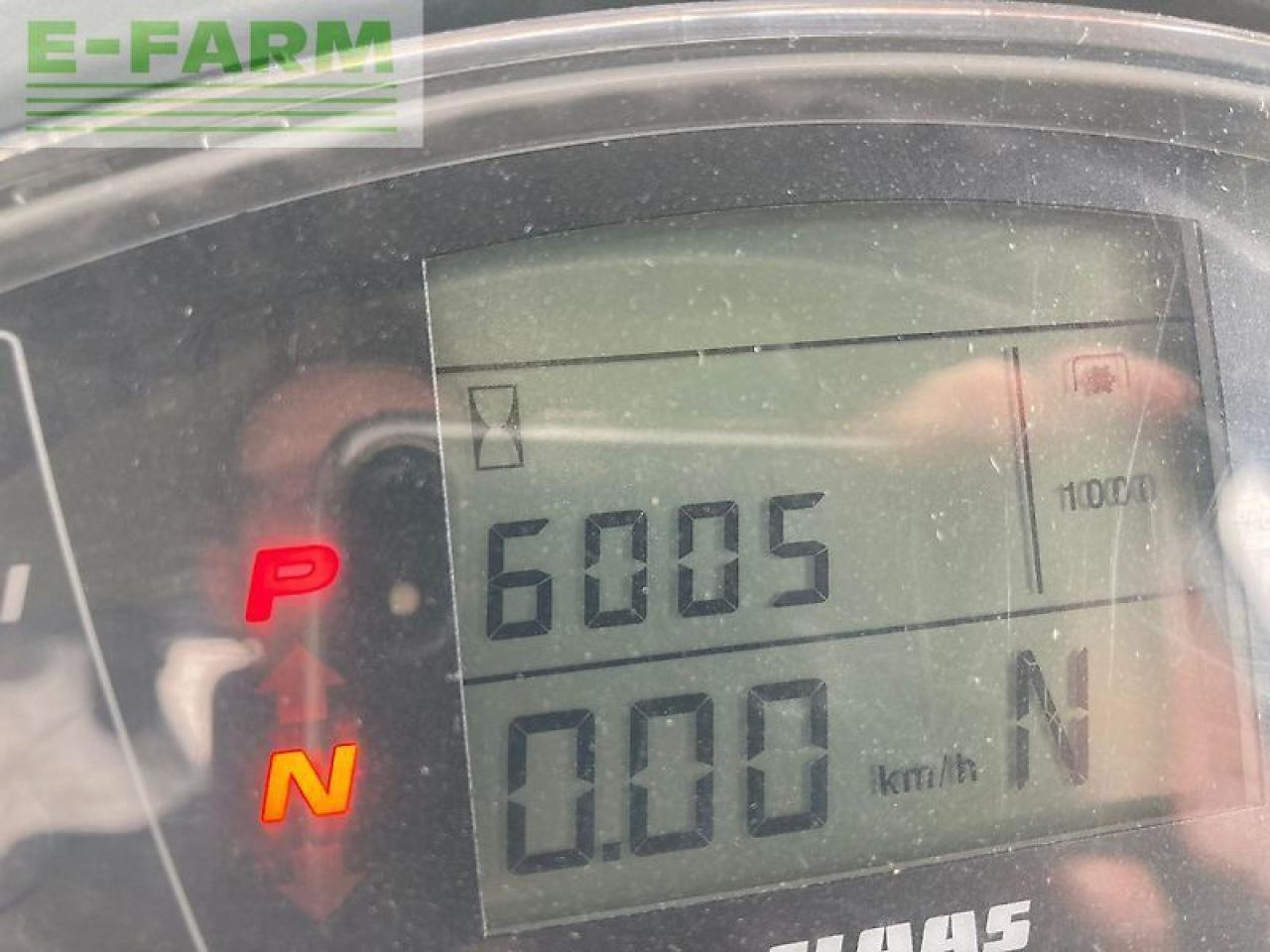 Farm tractor CLAAS axion 930