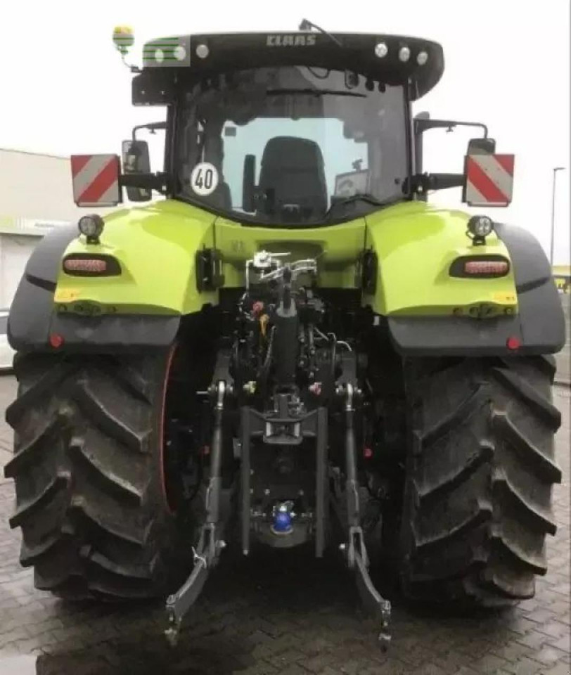 Farm tractor CLAAS axion 930
