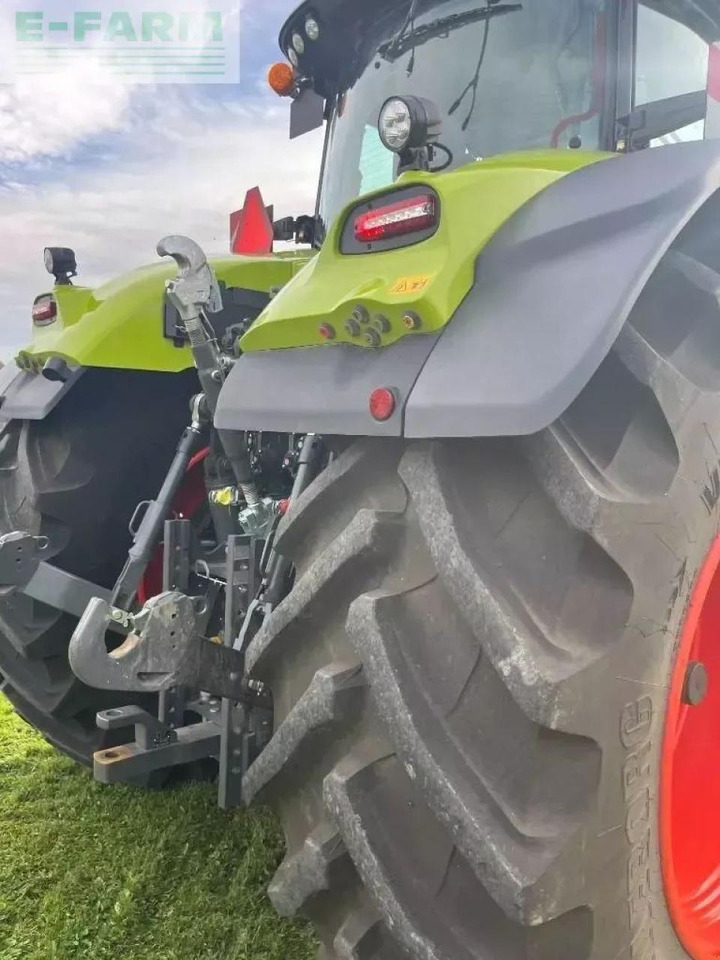 Farm tractor CLAAS axion 930