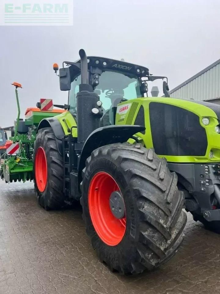 Farm tractor CLAAS axion 930