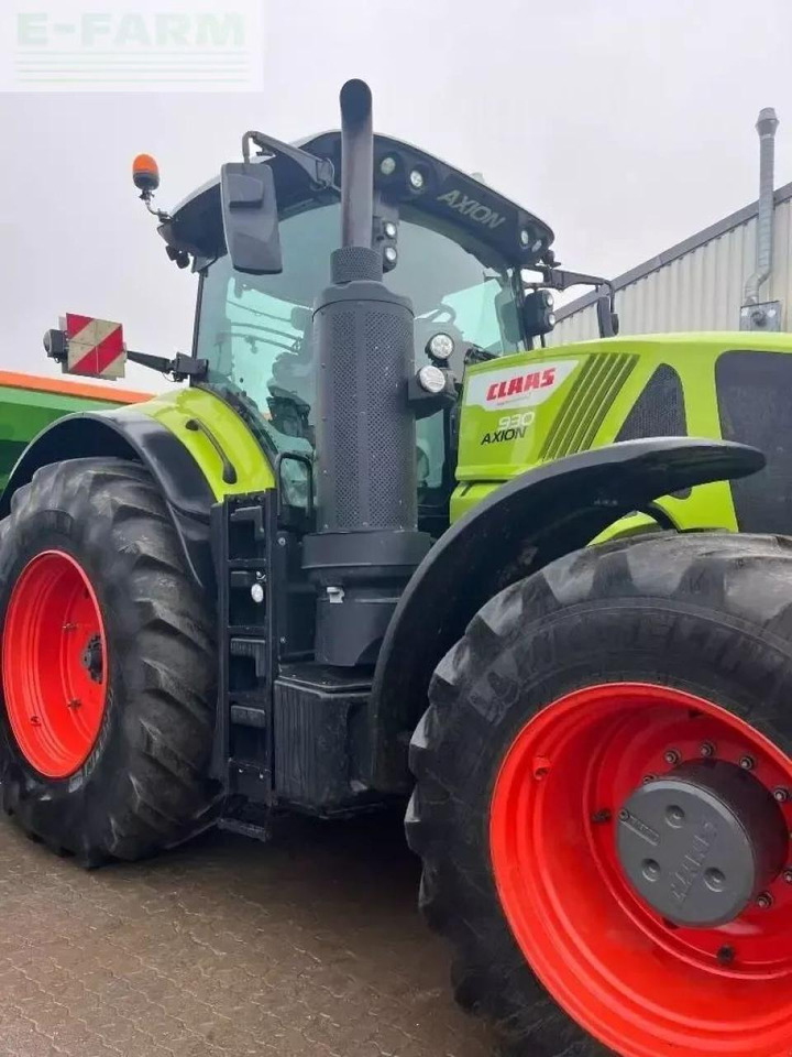 Farm tractor CLAAS axion 930