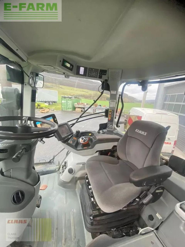 Farm tractor CLAAS axion 930