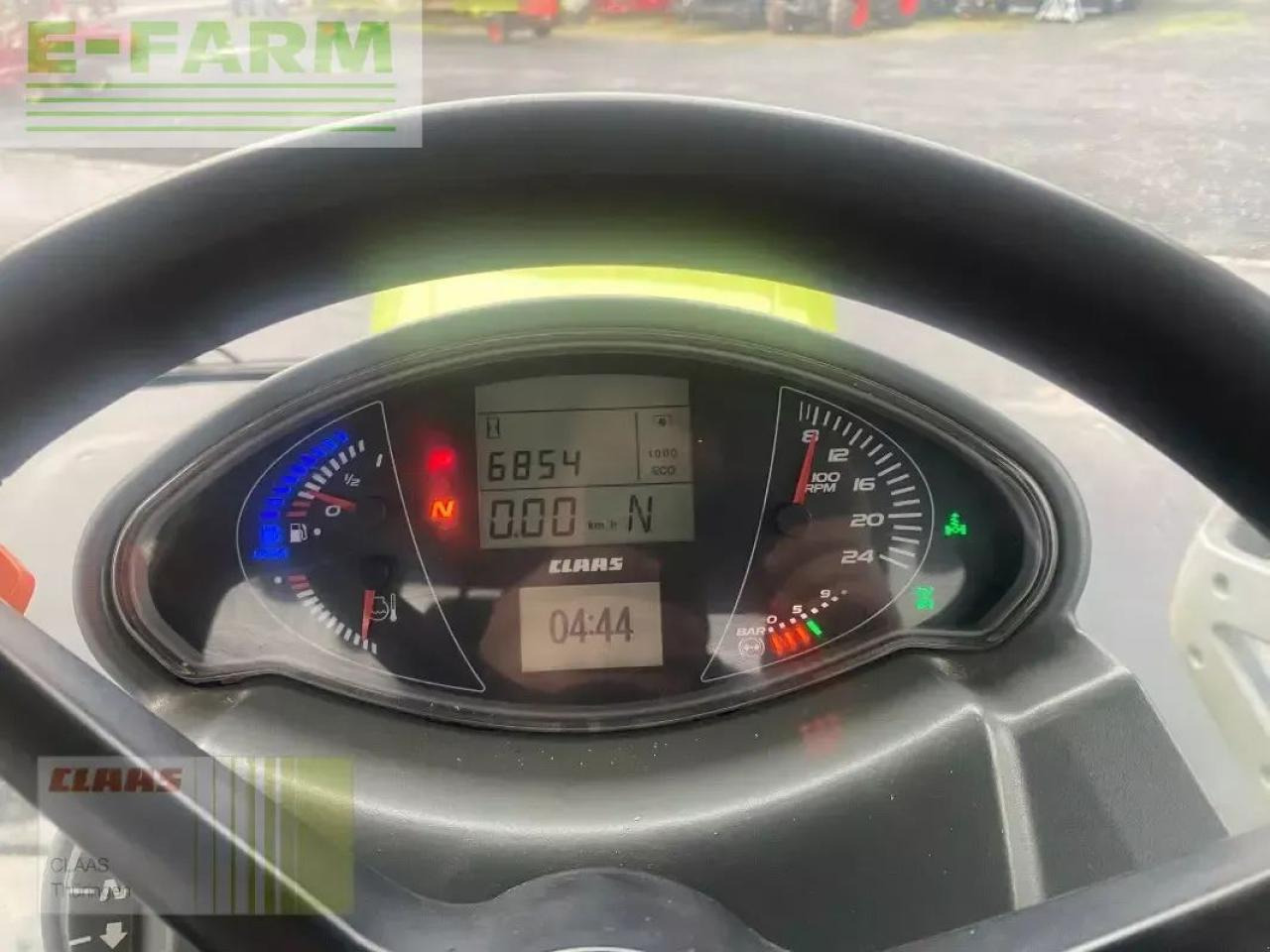 Farm tractor CLAAS axion 930