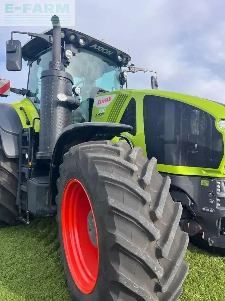 Farm tractor CLAAS axion 930
