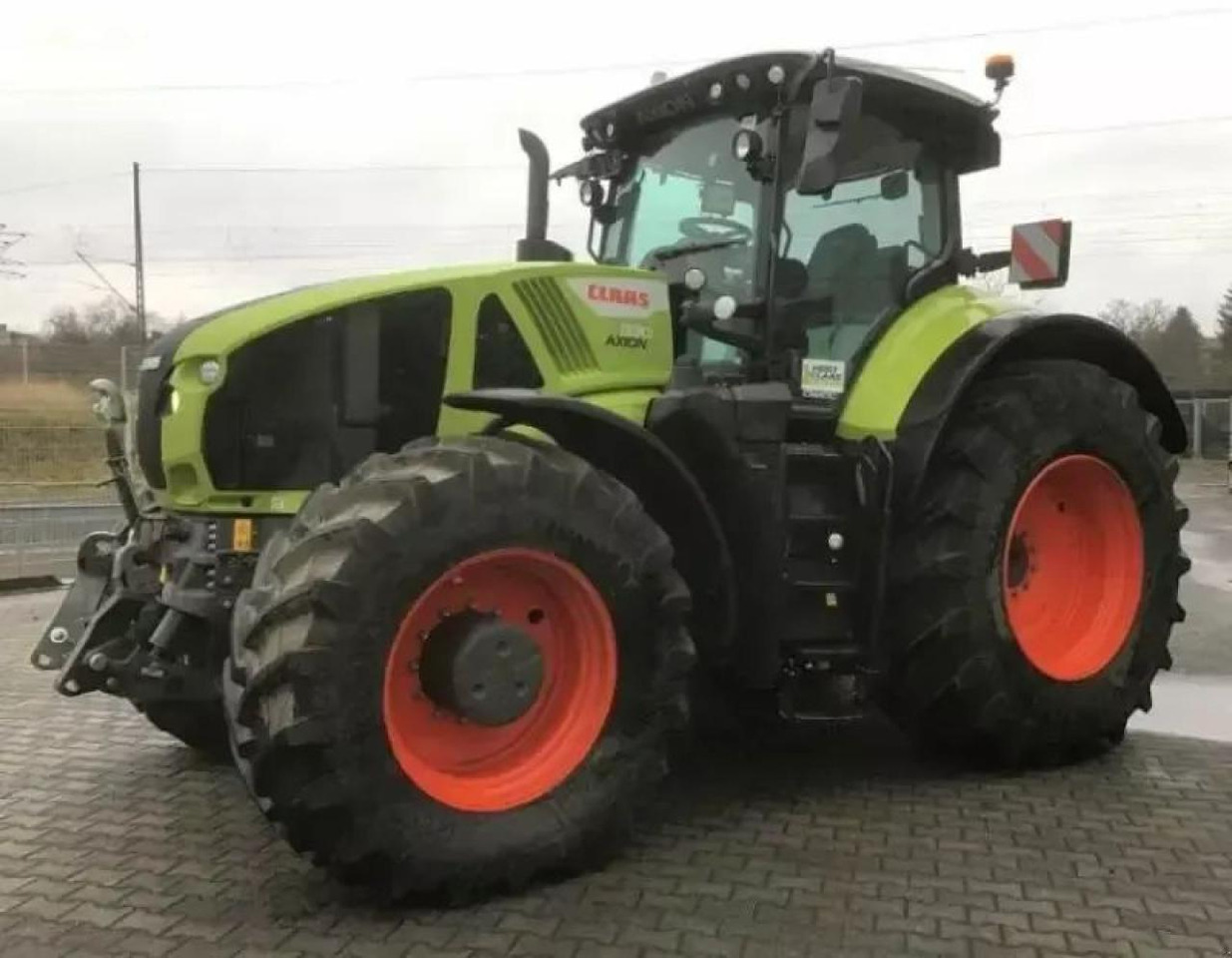 Farm tractor CLAAS axion 930