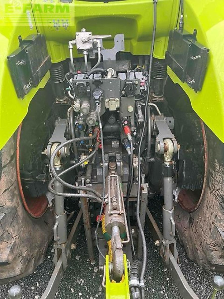 Farm tractor CLAAS axion 930
