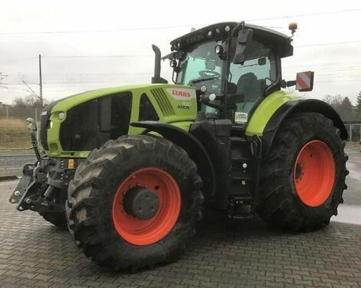Farm tractor CLAAS axion 930
