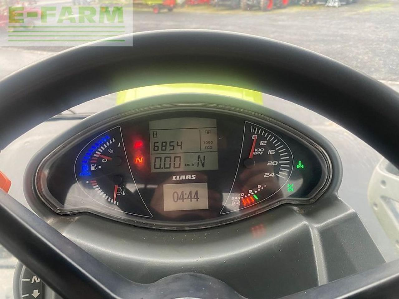 Farm tractor CLAAS axion 930