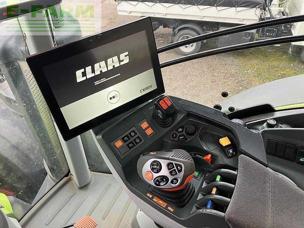 Farm tractor CLAAS axion 930