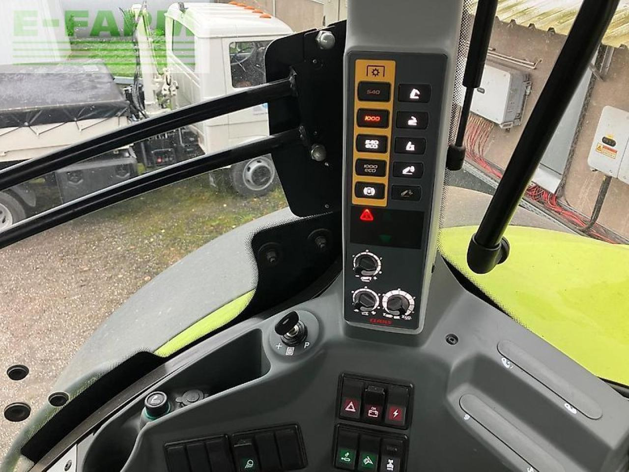Farm tractor CLAAS axion 930