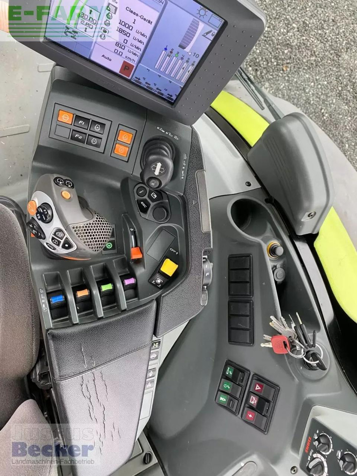 Farm tractor CLAAS axion 930 c-matic