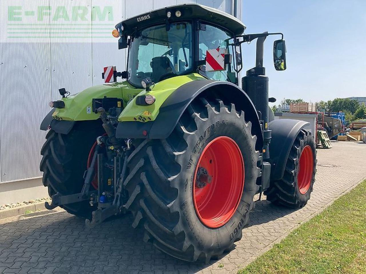 Farm tractor CLAAS axion 930 cmatic