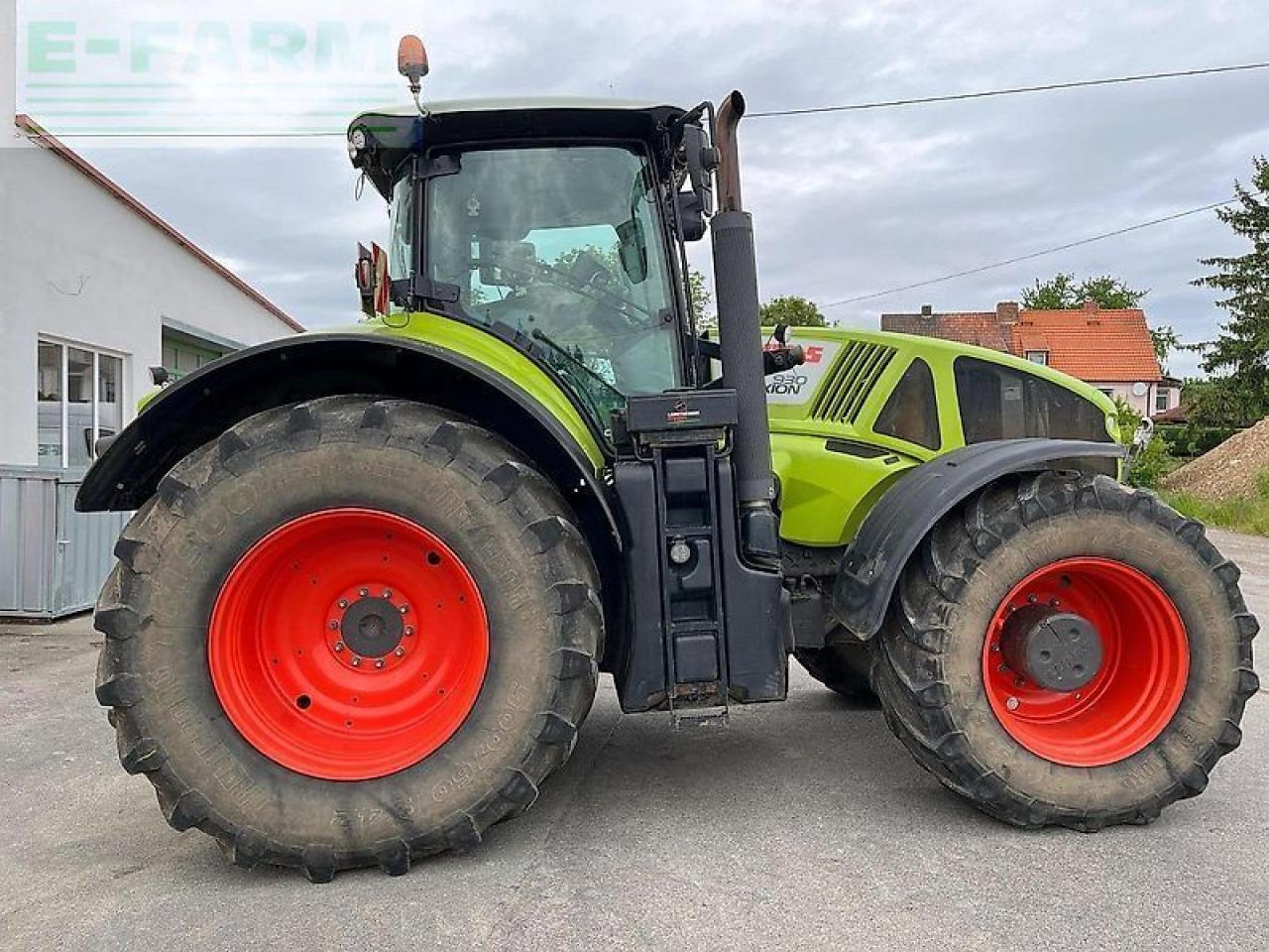 Farm tractor CLAAS axion 930 cmatic