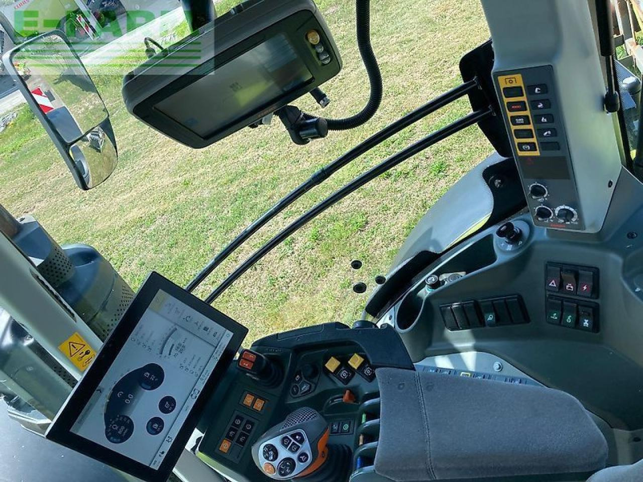 Farm tractor CLAAS axion 930 cmatic
