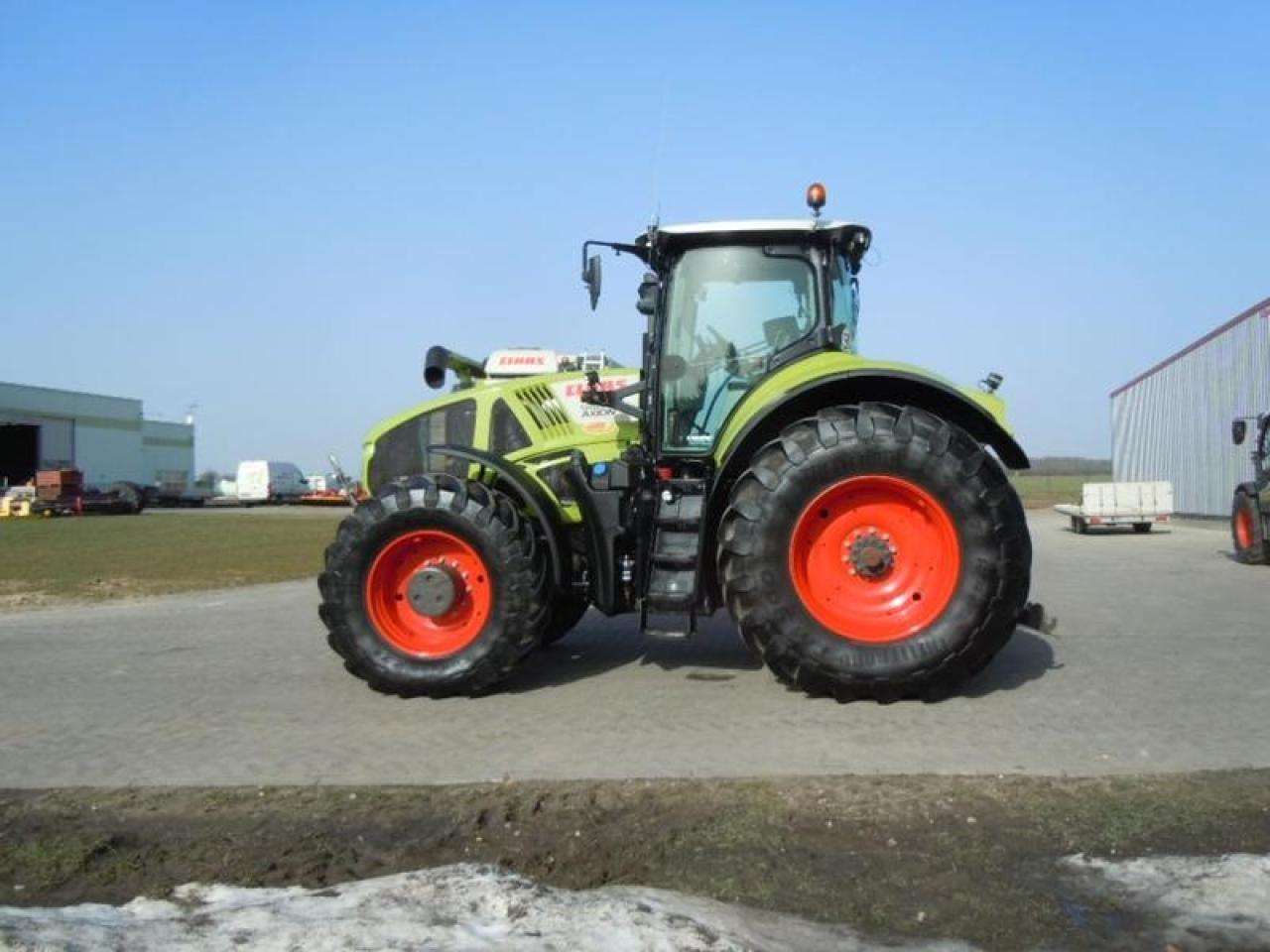 Farm tractor CLAAS axion 940