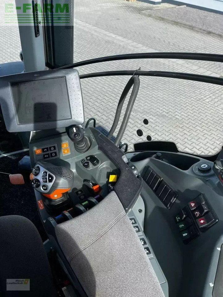 Farm tractor CLAAS axion 940