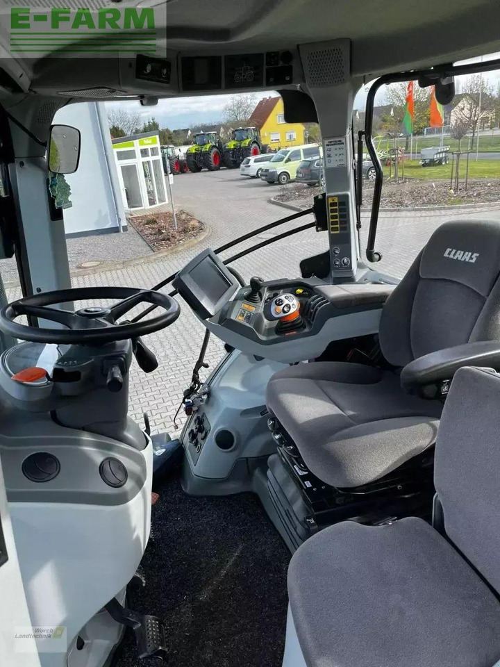 Farm tractor CLAAS axion 940