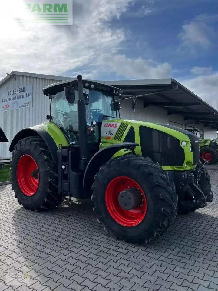 Farm tractor CLAAS axion 940