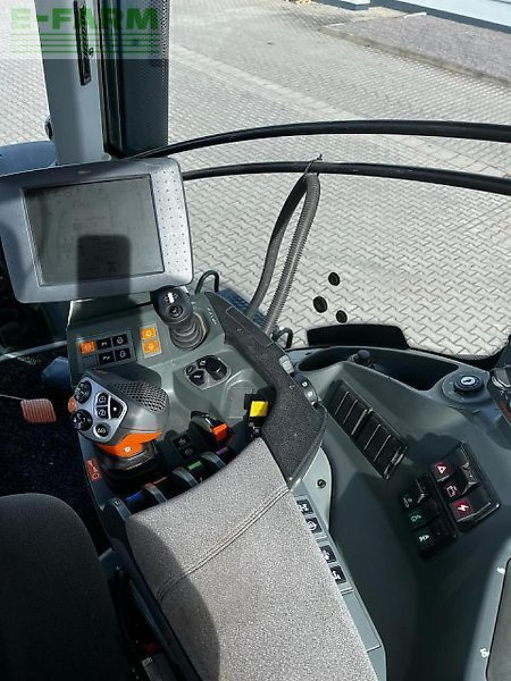 Farm tractor CLAAS axion 940