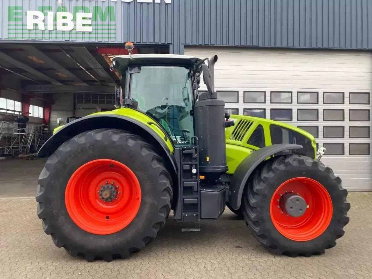 Farm tractor CLAAS axion 940 cmatic