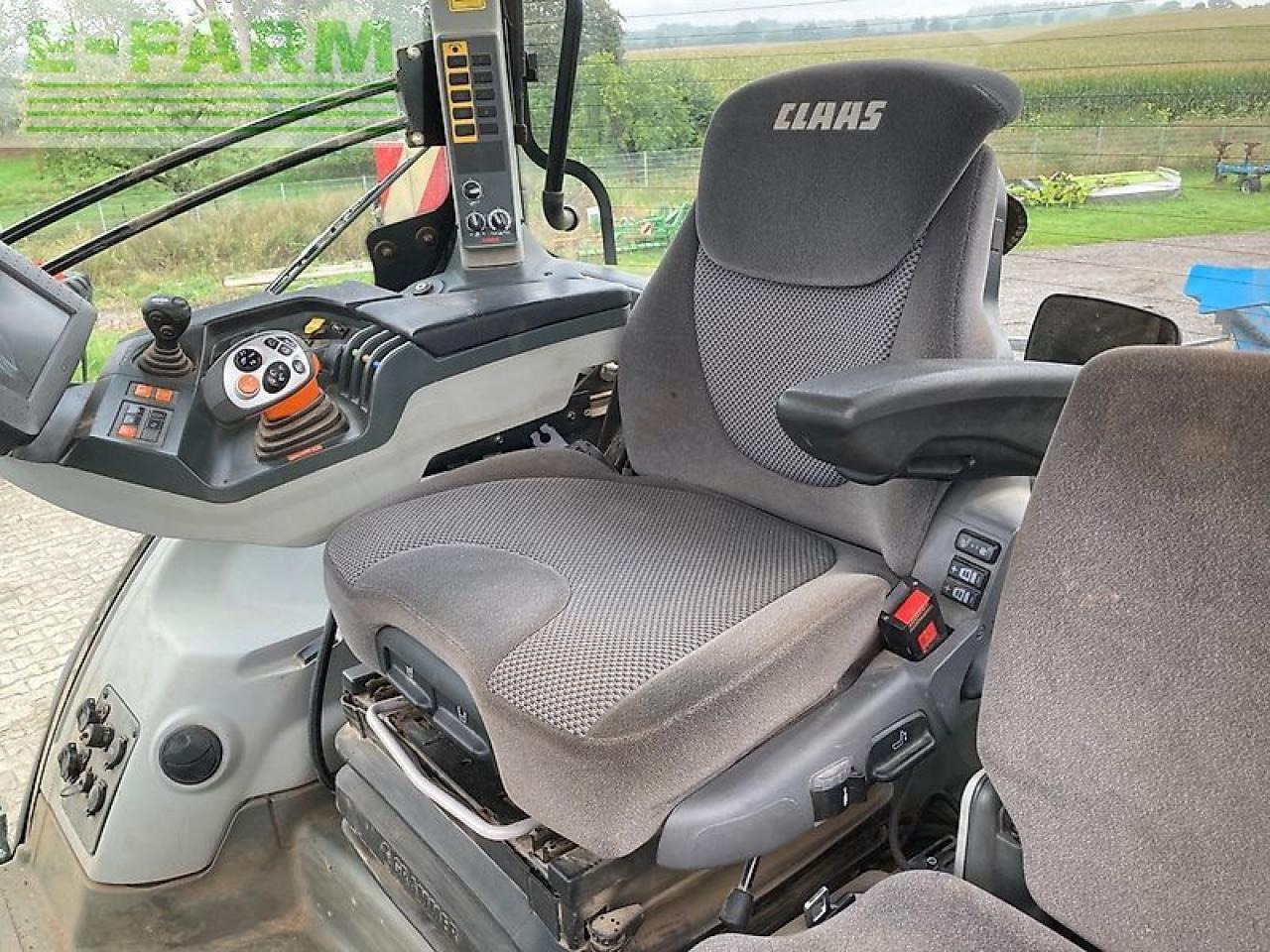 Farm tractor CLAAS axion 950